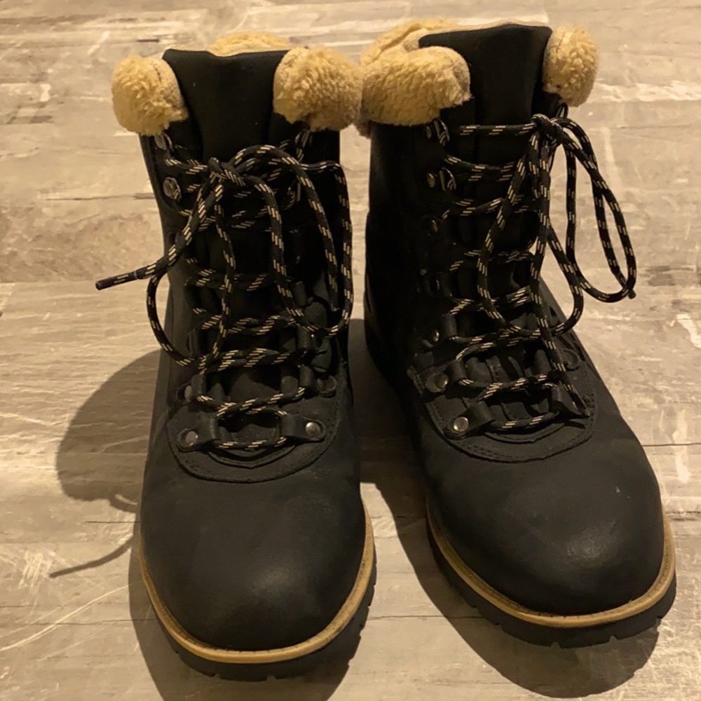 Size 9 boot in great condition.